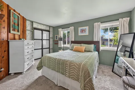 1009 Stratford Circle Streamwood IL 60107