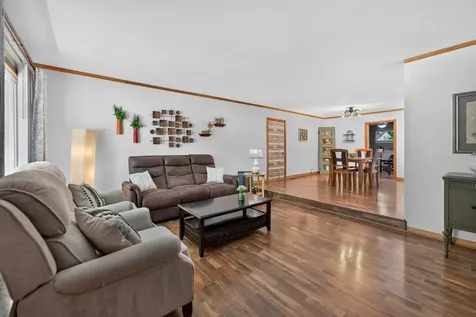 1009 Stratford Circle Streamwood IL 60107