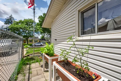 1009 Stratford Circle Streamwood IL 60107