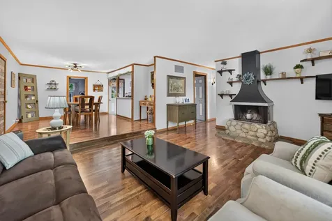 1009 Stratford Circle Streamwood IL 60107