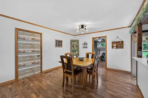 1009 Stratford Circle Streamwood IL 60107