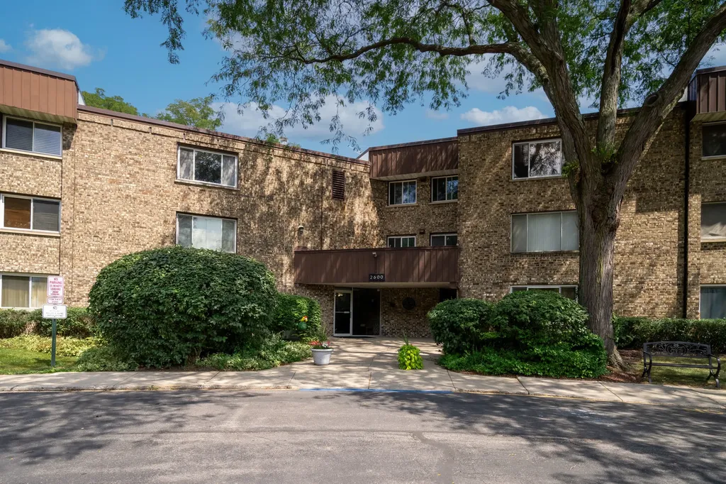 2600 Brookwood Way Drive Rolling Meadows IL 60008
