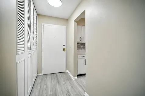 2600 Brookwood Way Drive Rolling Meadows IL 60008