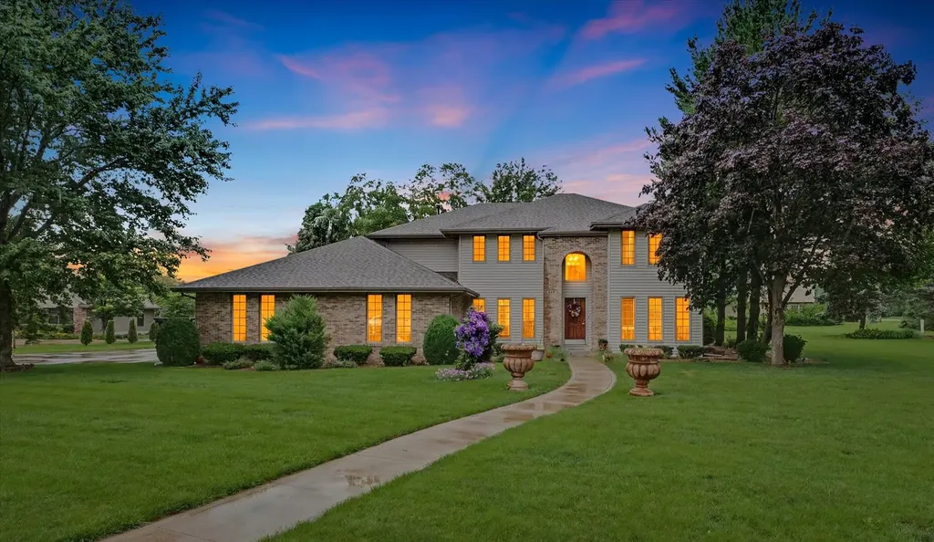 402 Holly Ridge Court St. Joseph IL 61873