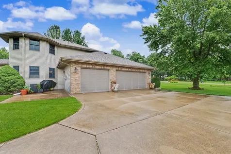 402 Holly Ridge Court St. Joseph IL 61873
