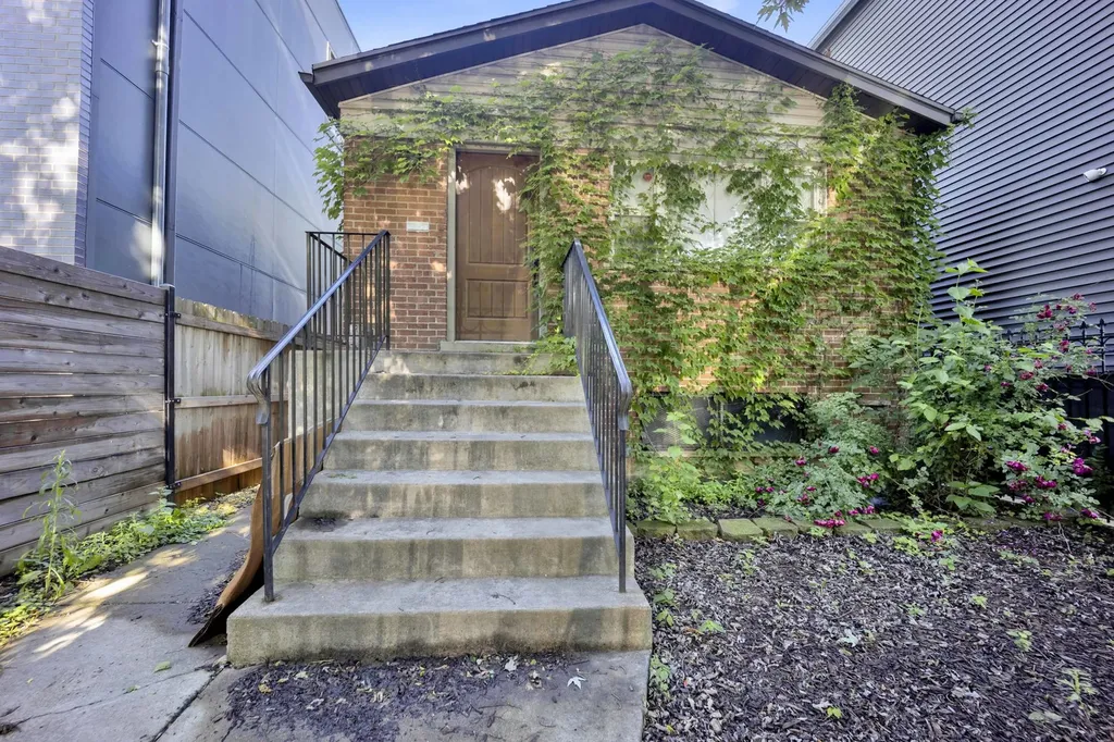 1746 North Albany Avenue Chicago IL 60647