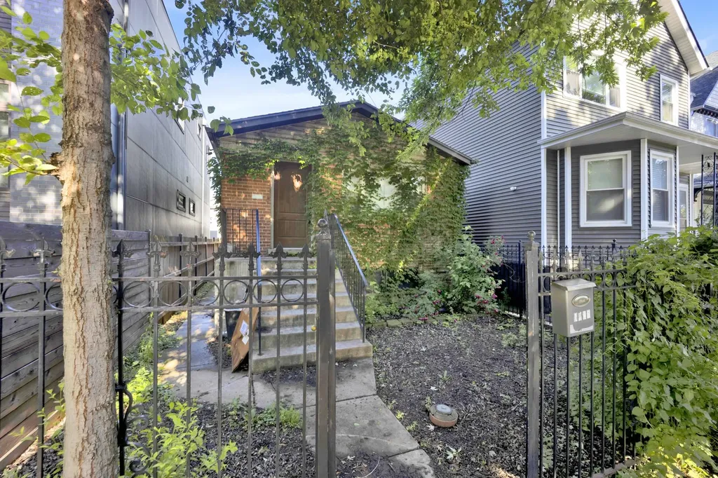 1746 North Albany Avenue Chicago IL 60647