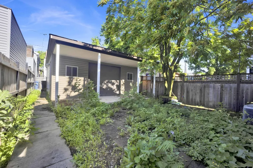 1746 North Albany Avenue Chicago IL 60647