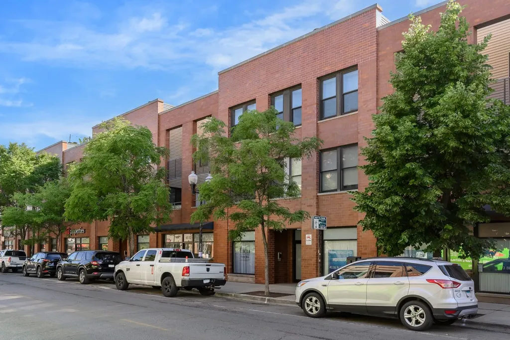 4114 North Lincoln Avenue Chicago IL 60618