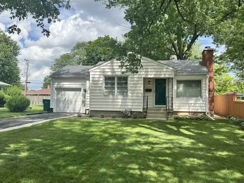 704 Woodlawn Avenue Joliet IL 60435