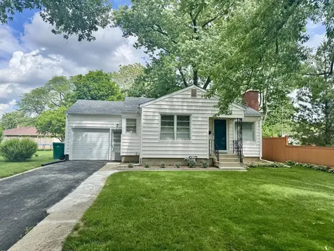 704 Woodlawn Avenue Joliet IL 60435