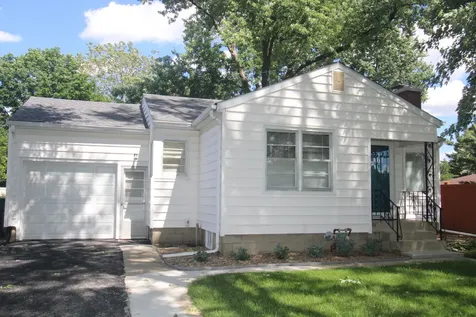 704 Woodlawn Avenue Joliet IL 60435
