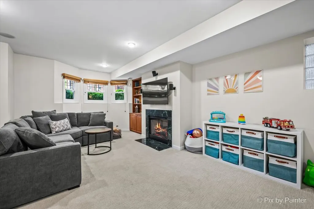 1520 West Henderson Street Chicago IL 60657