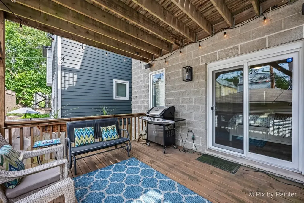 1520 West Henderson Street Chicago IL 60657
