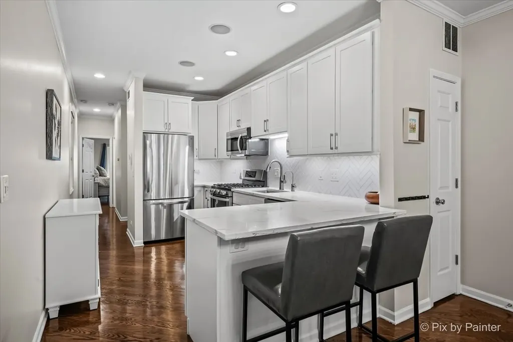 1520 West Henderson Street Chicago IL 60657