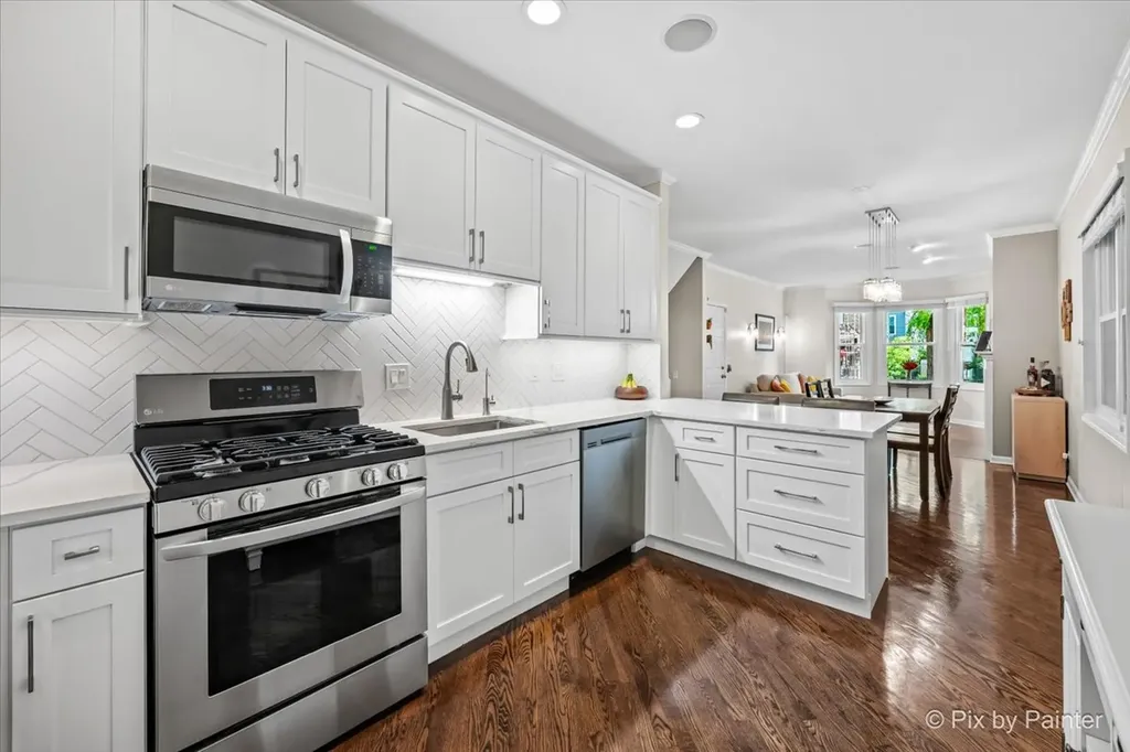 1520 West Henderson Street Chicago IL 60657
