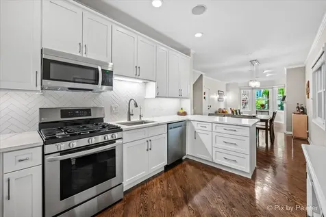 1520 West Henderson Street Chicago IL 60657