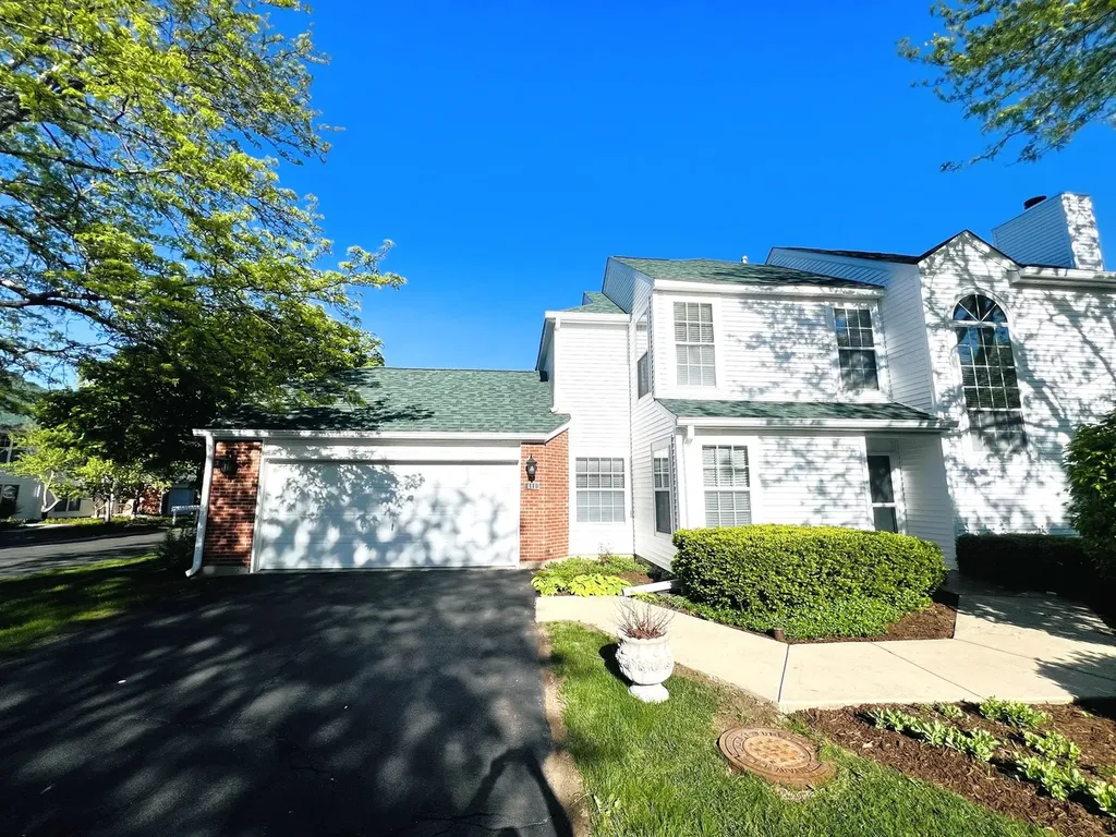 111 North Woodbury Lane Lake Bluff IL 60044