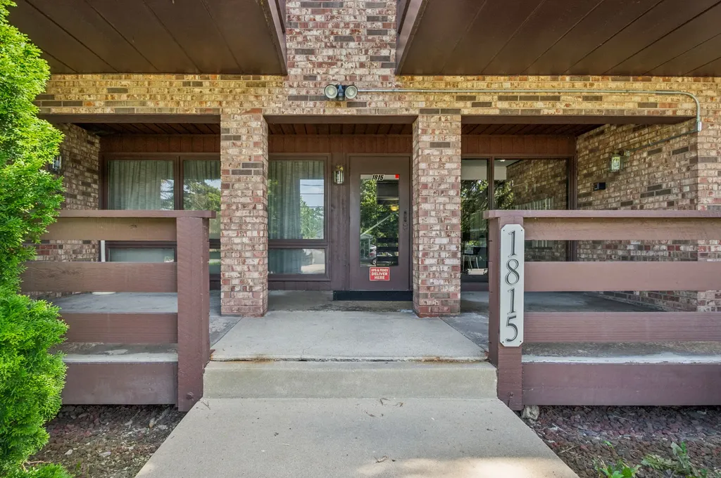 1815 Oakton Street Park Ridge IL 60068