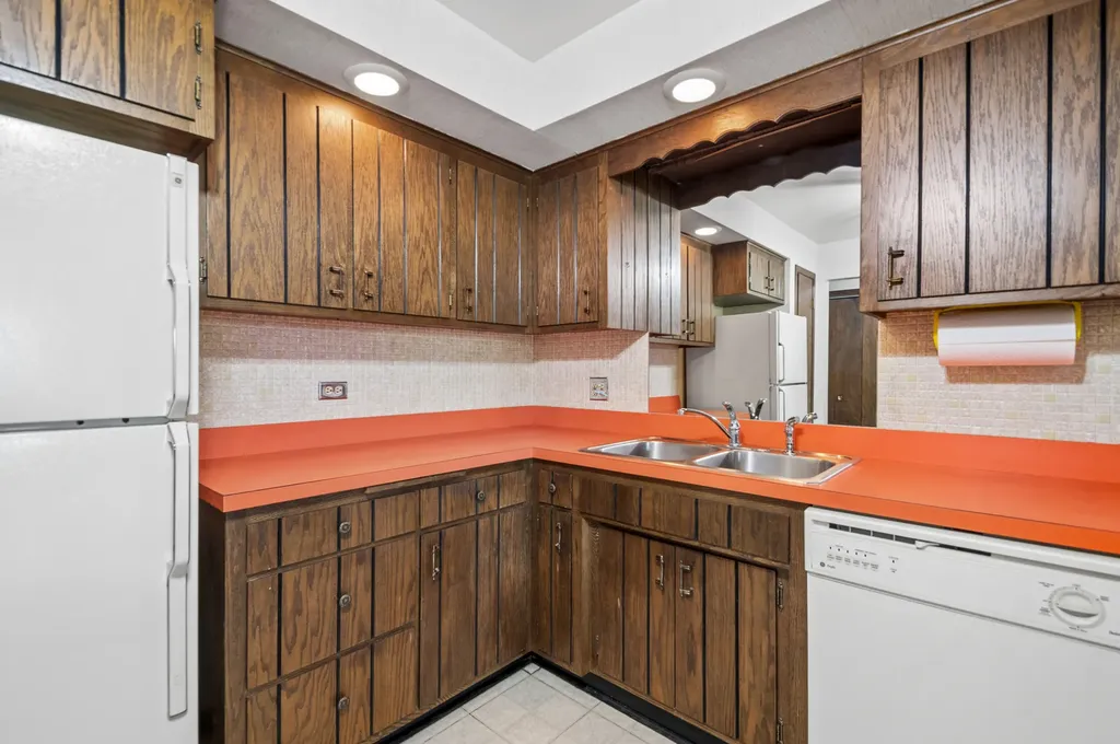 1815 Oakton Street Park Ridge IL 60068
