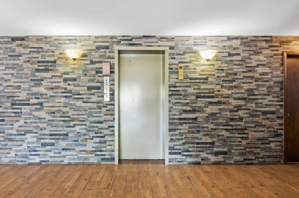 1815 Oakton Street Park Ridge IL 60068