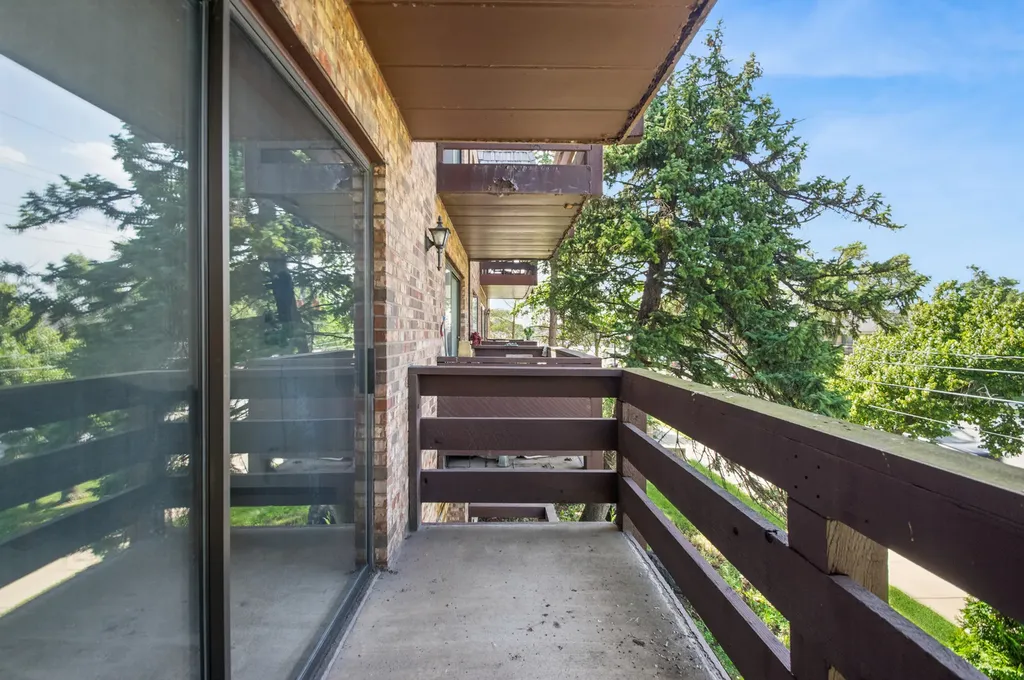 1815 Oakton Street Park Ridge IL 60068