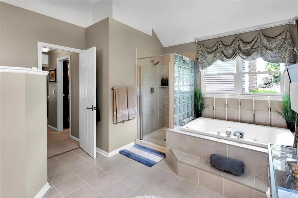 565 Blackberry Ridge Drive Aurora IL 60506