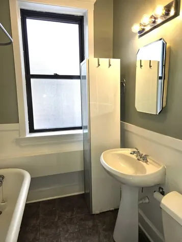 5208 North Clark Street Chicago IL 60640