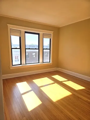 5208 North Clark Street Chicago IL 60640