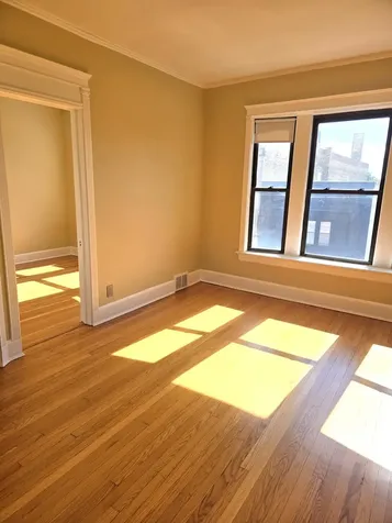 5208 North Clark Street Chicago IL 60640