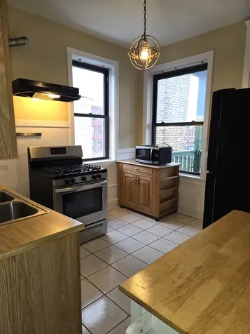 5208 North Clark Street Chicago IL 60640
