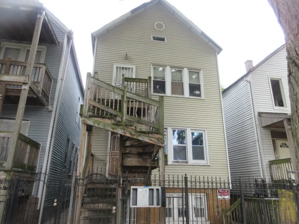 8711 South Exchange Avenue Chicago IL 60617