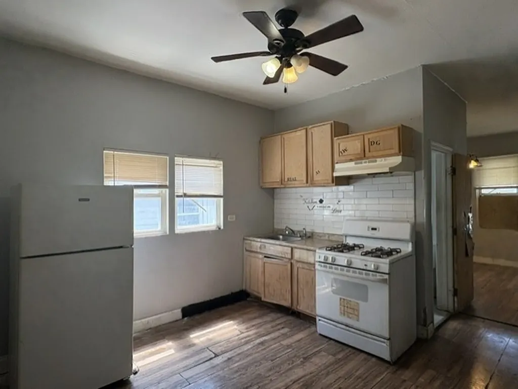 8711 South Exchange Avenue Chicago IL 60617