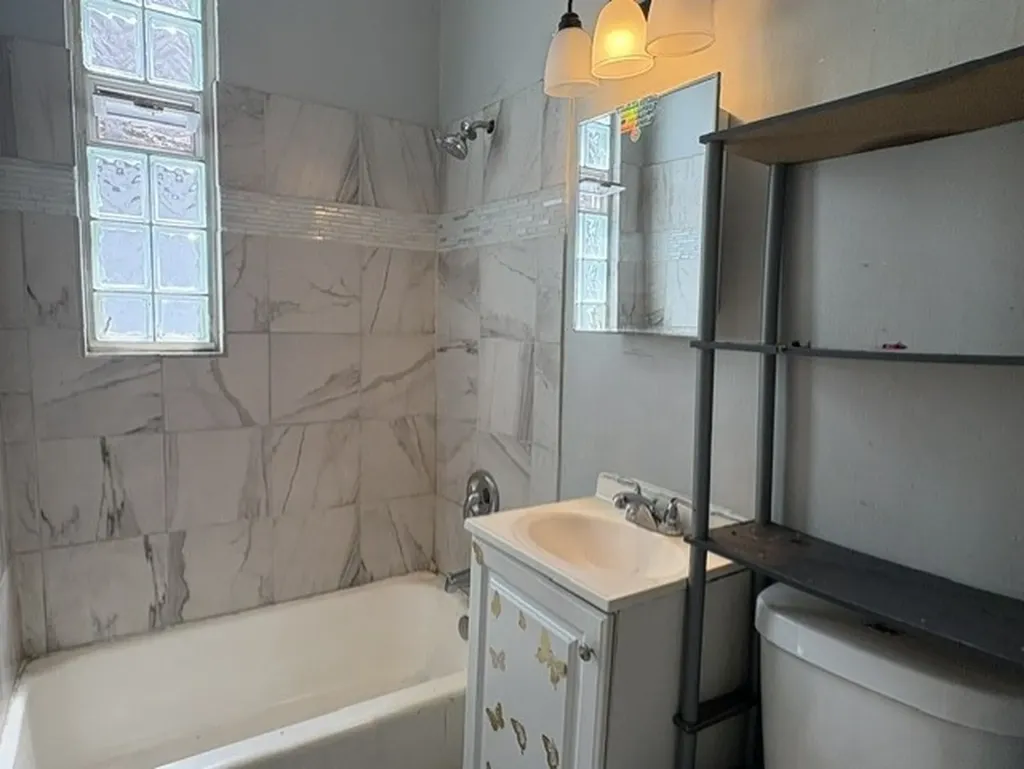 8711 South Exchange Avenue Chicago IL 60617