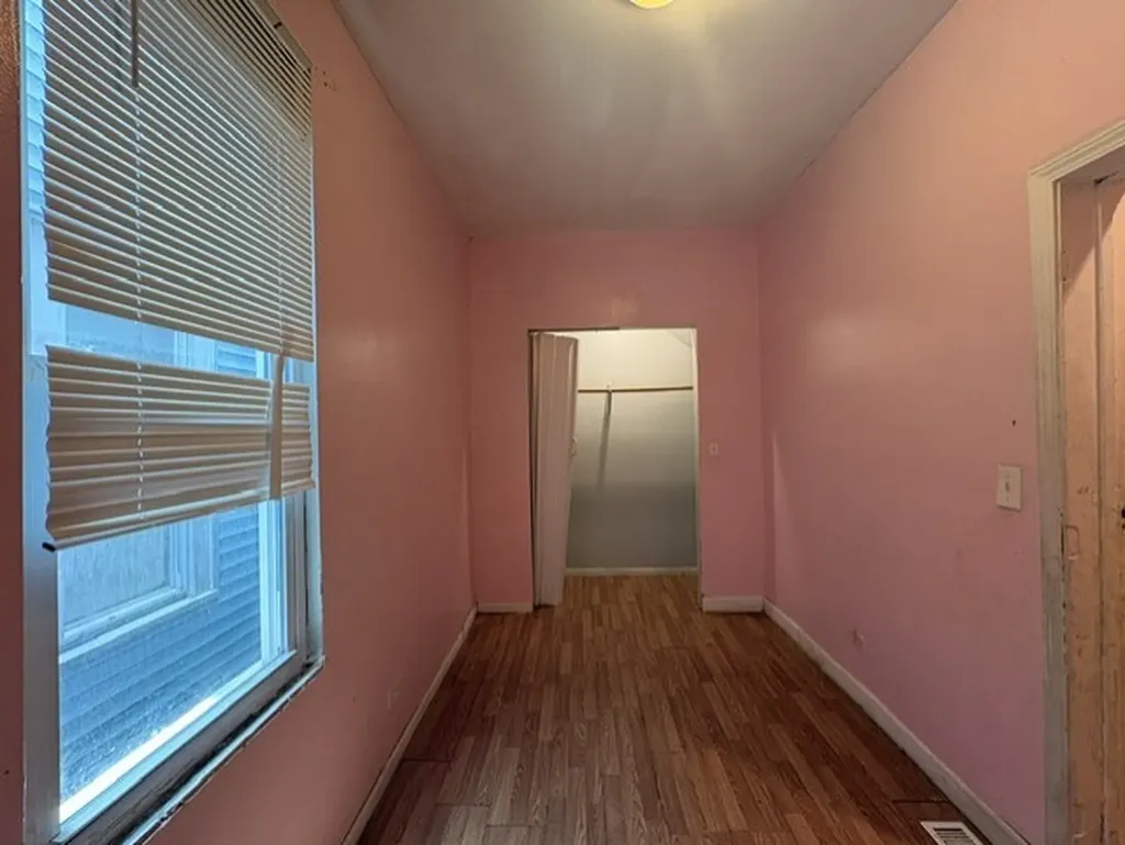8711 South Exchange Avenue Chicago IL 60617