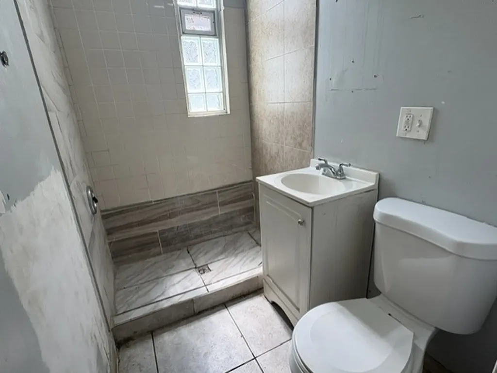 8711 South Exchange Avenue Chicago IL 60617