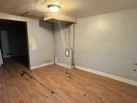 8711 South Exchange Avenue Chicago IL 60617