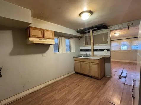 8711 South Exchange Avenue Chicago IL 60617