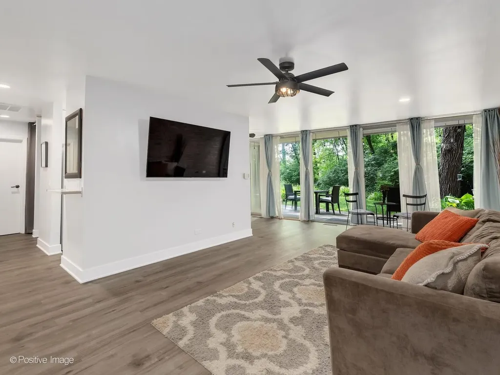 5700 Hillcrest Lane Lisle IL 60532
