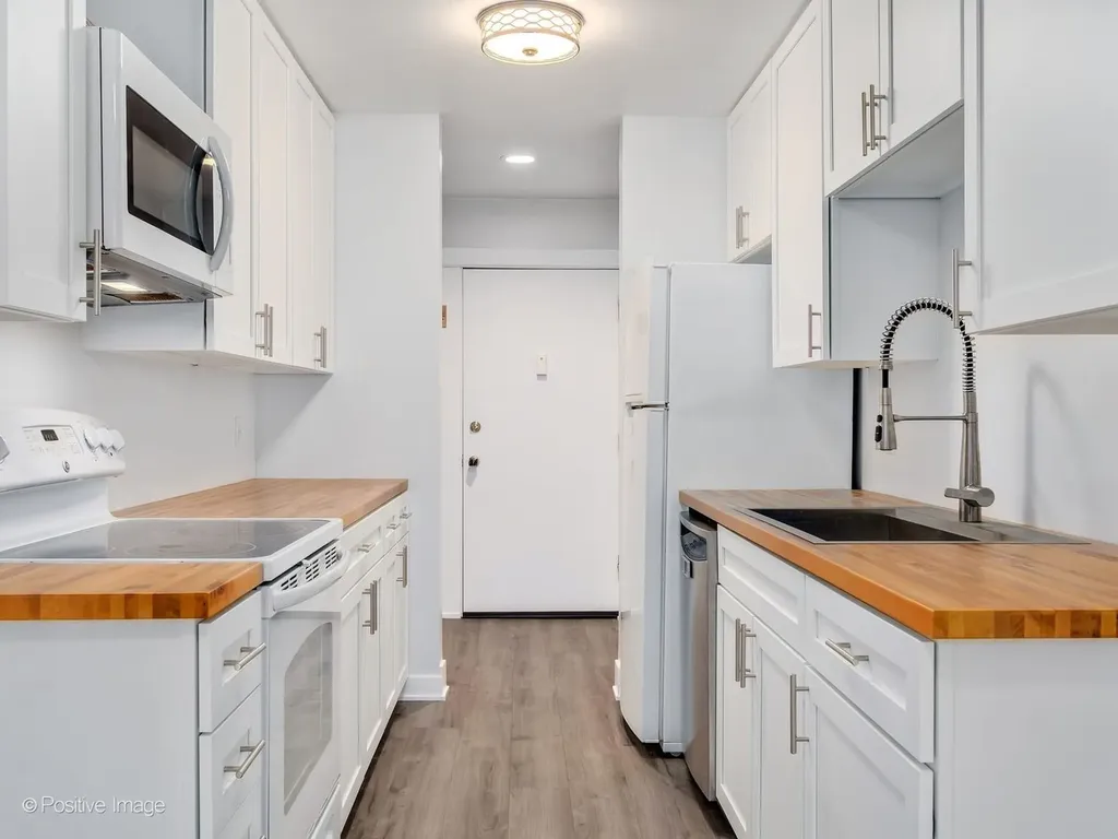 5700 Hillcrest Lane Lisle IL 60532