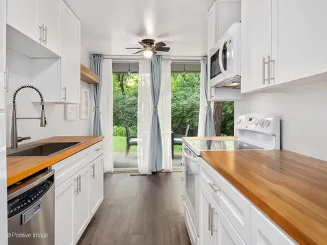 5700 Hillcrest Lane Lisle IL 60532