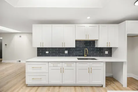 445 East 168th Place South Holland IL 60473