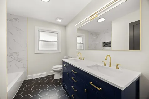 445 East 168th Place South Holland IL 60473