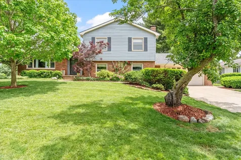 208 South Meadowhill Lane Mahomet IL 61853