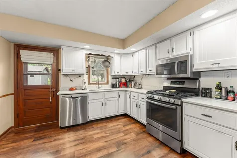 208 South Meadowhill Lane Mahomet IL 61853