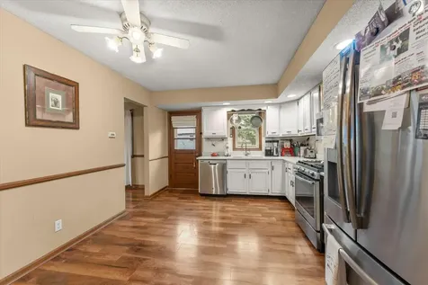 208 South Meadowhill Lane Mahomet IL 61853