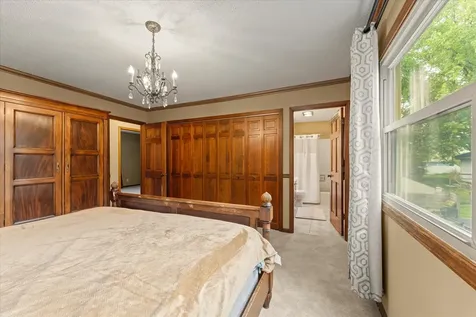 208 South Meadowhill Lane Mahomet IL 61853