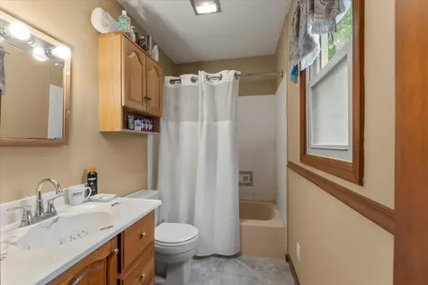 208 South Meadowhill Lane Mahomet IL 61853