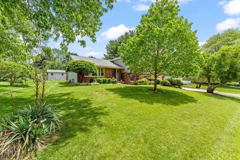 208 South Meadowhill Lane Mahomet IL 61853