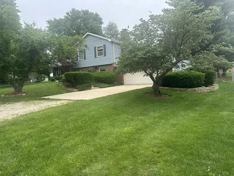 208 South Meadowhill Lane Mahomet IL 61853